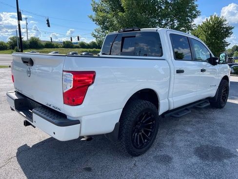 Used 2024 Nissan Titan SV w/ SV Convenience Package AWD/4WD image 4