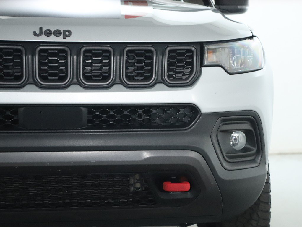 Used 2025 Jeep Compass Trailhawk AWD/4WD image 7
