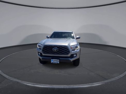Used 2021 Toyota Tacoma TRD Off-Road w/ TRD Premium Off Road Package AWD/4WD image 3