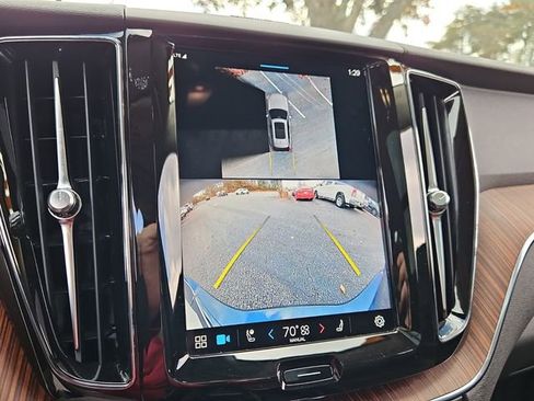 Used 2024 Volvo XC60 B5 Plus image 24