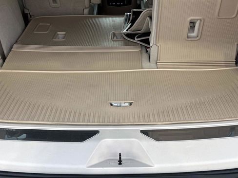 Used 2024 Cadillac Escalade Premium Luxury Platinum image 11