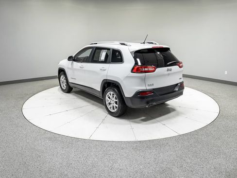 Used 2018 Jeep Cherokee Latitude w/ Safety Group AWD/4WD image 29