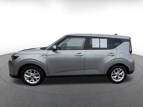 Used 2025 Kia Soul LX w/ LX Technology Package FWD image 7
