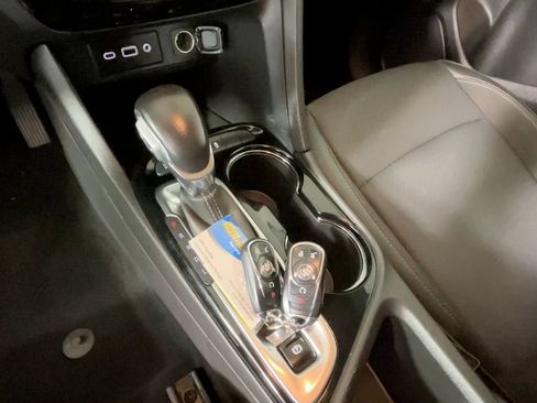 Used 2022 Buick Encore GX Select w/ Sport Touring Package FWD image 33