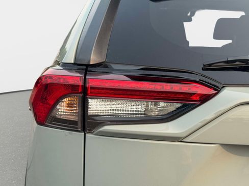 Used 2019 Toyota RAV4 XLE w/ Convenience Package AWD/4WD image 10