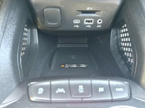 Used 2021 Chevrolet TrailBlazer RS w/ Sun and Liftgate Package AWD/4WD image 35
