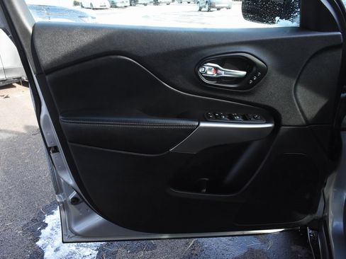 Used 2022 Jeep Cherokee Limited image 15