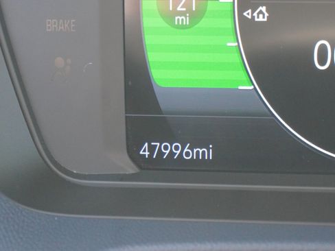 Used 2022 Chevrolet Bolt EUV Premier FWD image 23