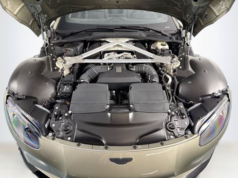Used 2023 Aston Martin V8 Vantage Roadster RWD image 27