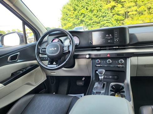 Used 2022 Kia Carnival LX FWD image 14