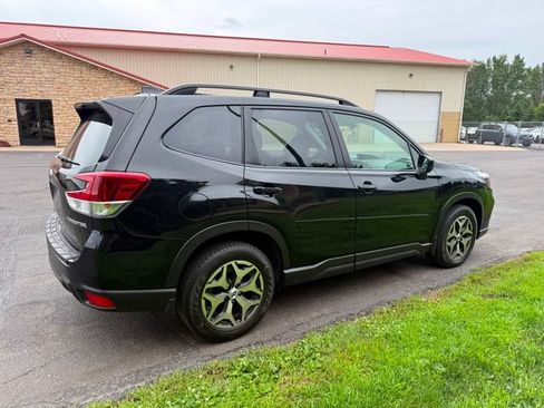 Used 2020 Subaru Forester Premium AWD/4WD image 4