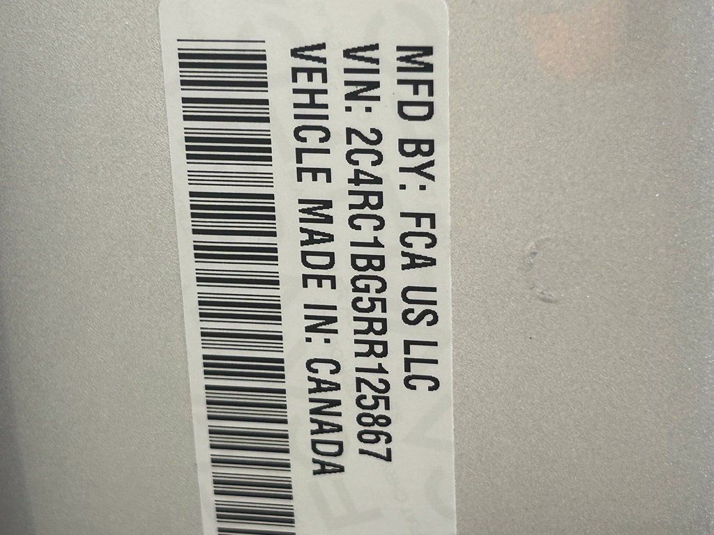 Used 2024 Chrysler Pacifica Touring-L FWD image 39