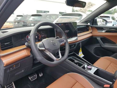 New 2026 Volkswagen Tiguan SEL R-Line AWD/4WD image 18
