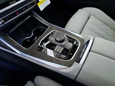 Used 2026 BMW X7 xDrive40i w/ Premium Package image 28