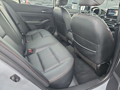 Used 2023 Nissan Altima 2.5 SR w/ SR Premium Package FWD image 15