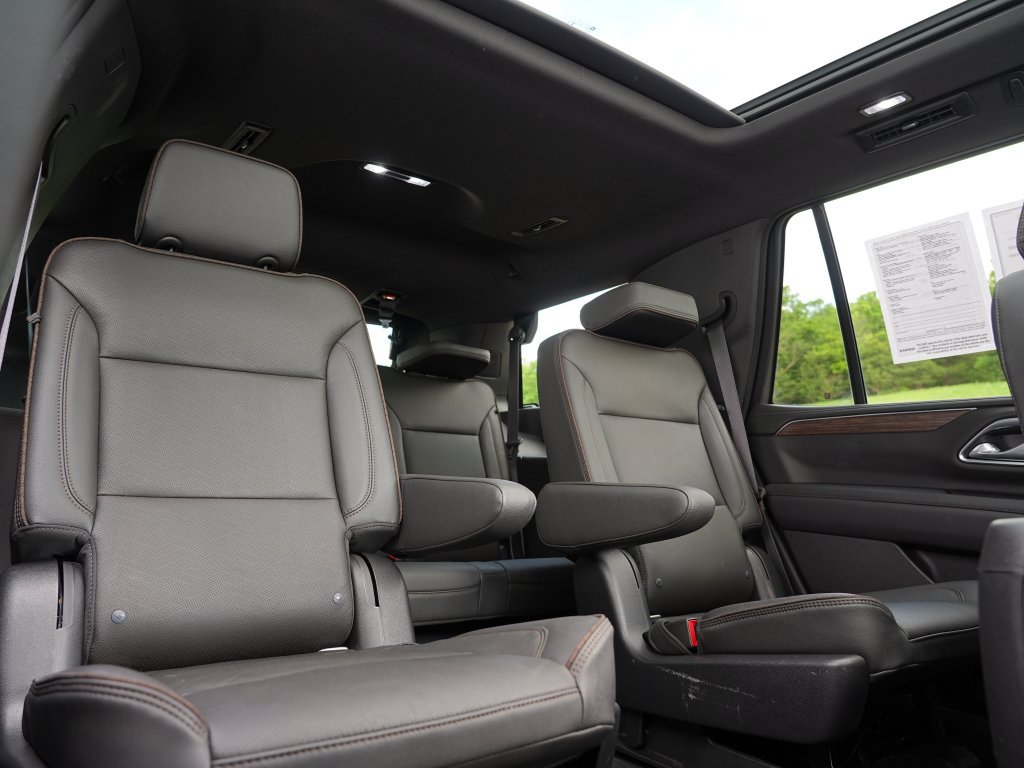 Used 2021 Chevrolet Tahoe High Country w/ Premium Package 2 AWD/4WD image 35