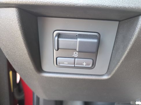 Used 2024 GMC Canyon Elevation w/ Convenience Package RWD image 8