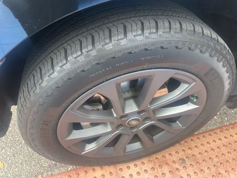 Used 2024 Land Rover Range Rover Sport SE image 11