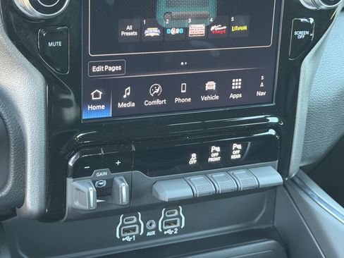 Used 2025 RAM 1500 Big Horn AWD/4WD image 35