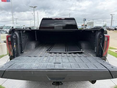 Used 2024 GMC Sierra 2500 AT4 w/ AT4 Preferred Package AWD/4WD image 7