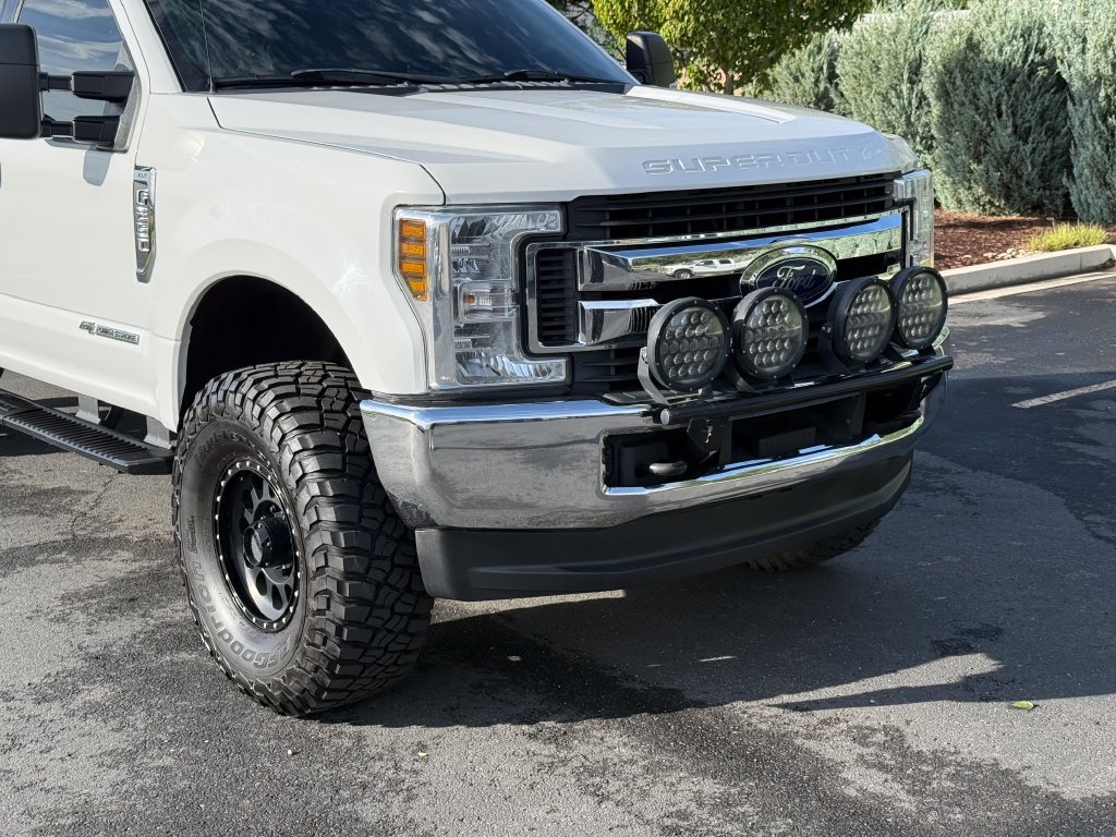 Used 2019 Ford F250 XLT w/ FX4 Off-Road Package AWD/4WD image 3