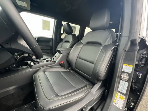 New 2025 Ford Bronco Badlands image 13