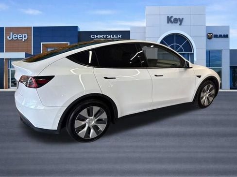 Used 2021 Tesla Model Y Long Range image 7