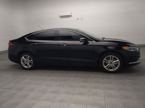 Used 2018 Ford Fusion SE FWD image 11