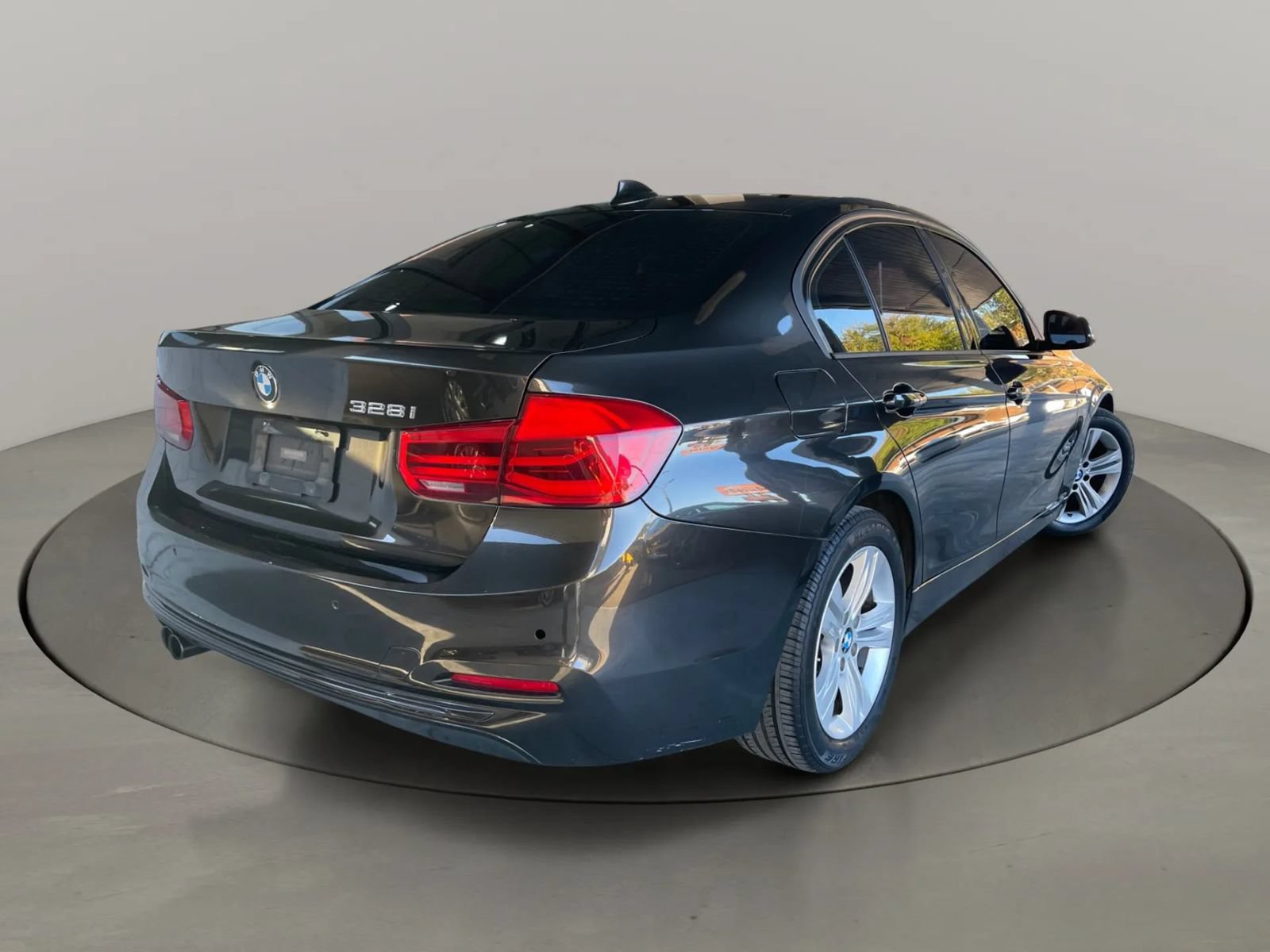 Used 2016 BMW 328i Sedan RWD image 5
