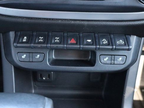 Used 2019 Chevrolet Colorado ZR2 w/ Colorado ZR2 Bison Edition AWD/4WD image 12