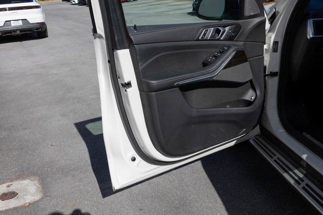 Used 2024 BMW X5 xDrive50e AWD/4WD image 10
