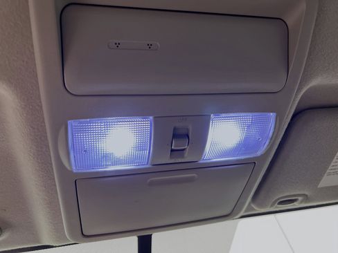 Used 2018 Nissan Frontier SV image 21