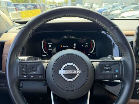 Used 2025 Nissan Pathfinder Platinum AWD/4WD image 36