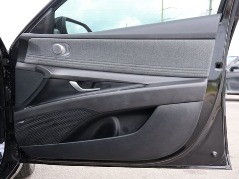 Used 2024 Hyundai Elantra Limited FWD image 11
