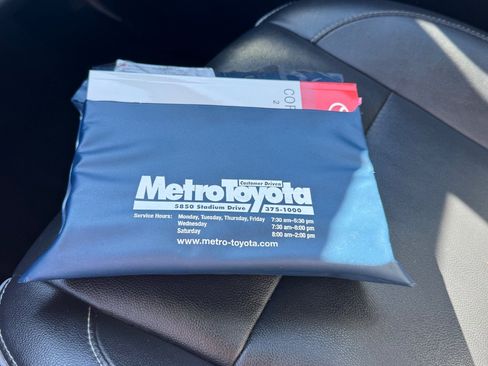 Used 2016 Toyota Corolla LE Premium image 30