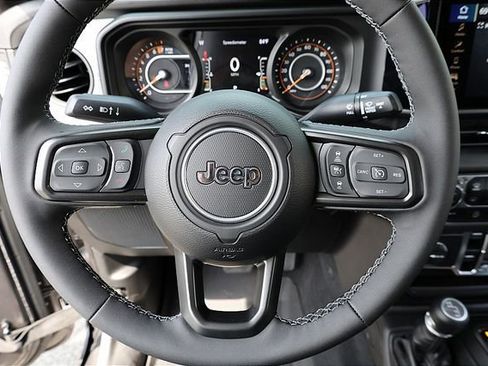 New 2025 Jeep Gladiator Sport image 16