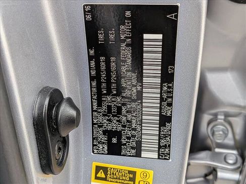 Used 2016 Toyota Highlander LE image 24