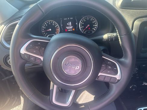 Used 2018 Jeep Renegade Latitude image 11