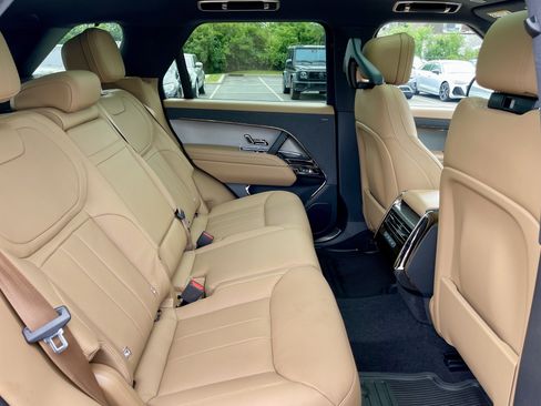 Used 2024 Land Rover Range Rover Sport SE AWD/4WD image 31