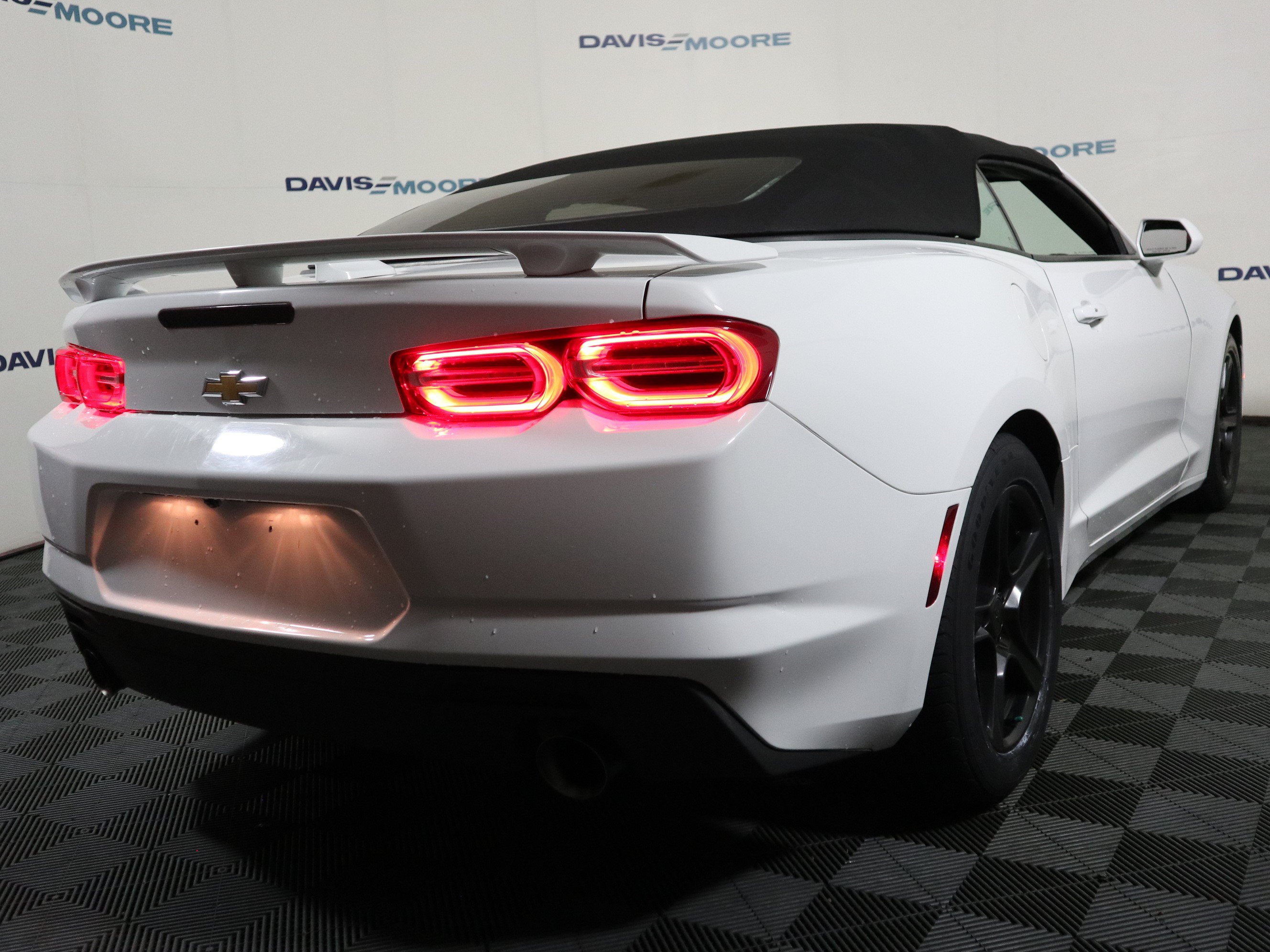 Used 2020 Chevrolet Camaro LT RWD image 6