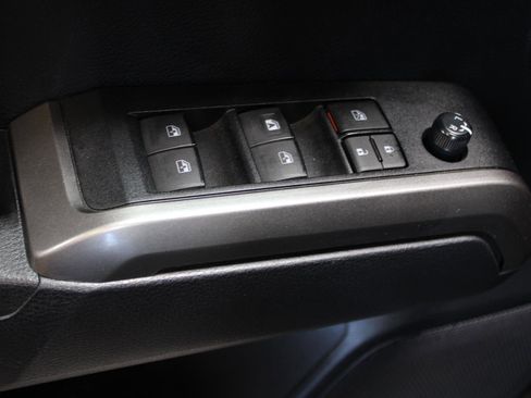 Used 2020 Toyota Tacoma SR5 RWD image 47