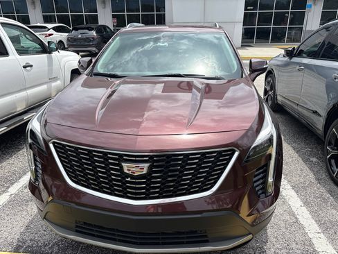 Used 2023 Cadillac XT4 Premium Luxury w/ Technology Package FWD image 4