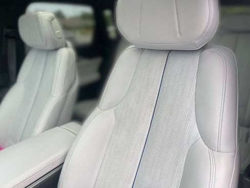 Certified 2024 Cadillac Lyriq Luxury AWD/4WD image 18