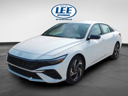 Certified 2025 Hyundai Elantra Sport FWD image 7