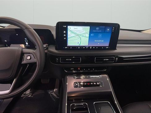 Used 2025 Lincoln Aviator AWD image 19