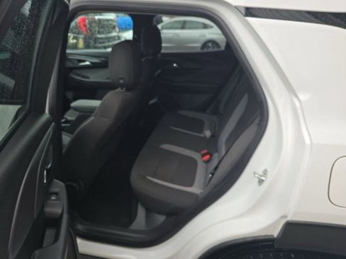 Used 2025 Chevrolet TrailBlazer LT image 9