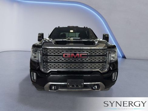 Used 2023 GMC Sierra 2500 Denali w/ Denali Black Diamond Edition AWD/4WD image 2