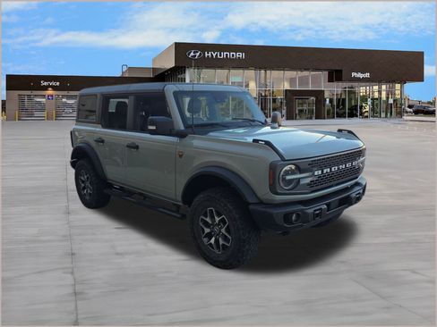 Used 2022 Ford Bronco Badlands image 6