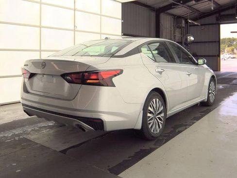 Used 2025 Nissan Altima 2.5 SV w/ SV Premium Package FWD image 4