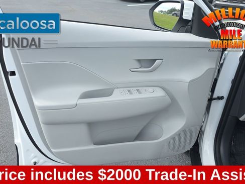 Used 2025 Hyundai Kona SEL image 12